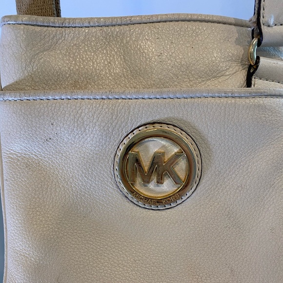 Michael Kors Crossbody Bag in cream - Picture 3 of 8
